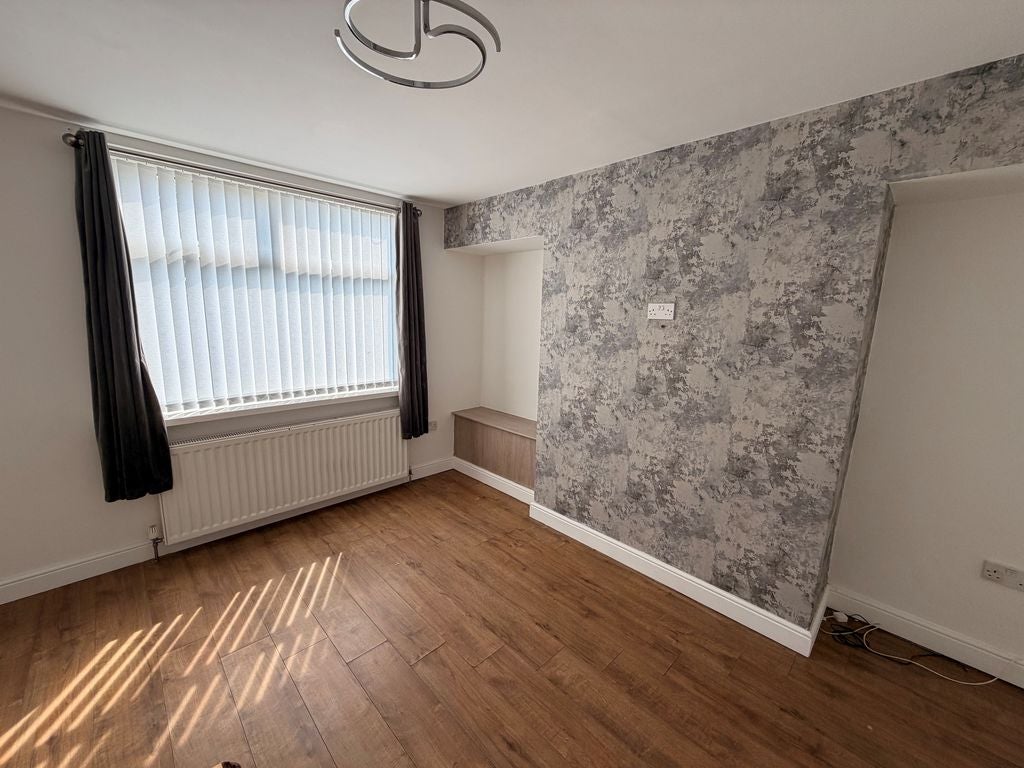 Flat Marondale Avenue in Newcastle upon Tyne