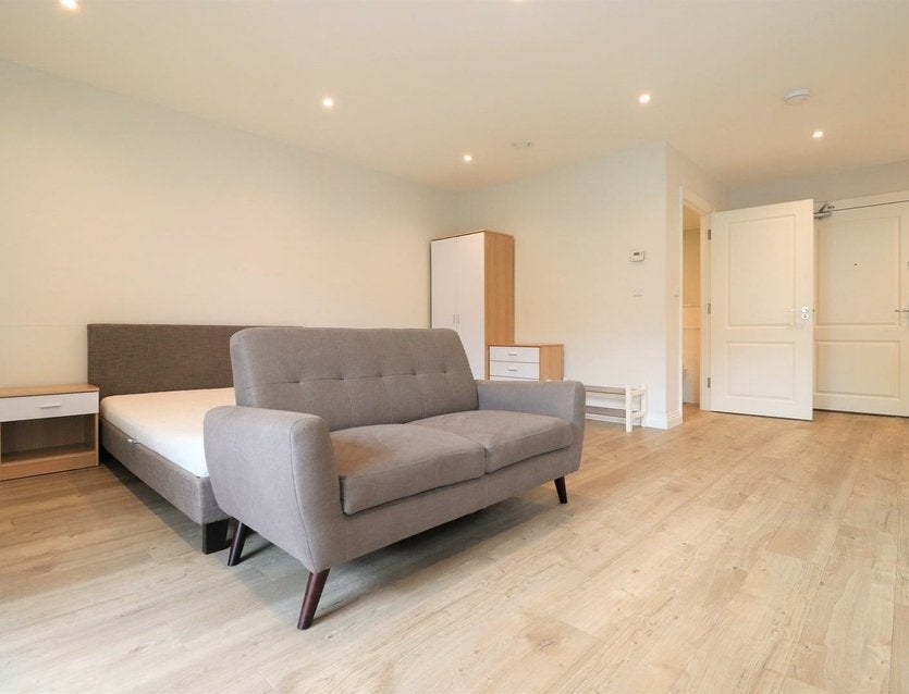 Flat Harefield Road in Greater London