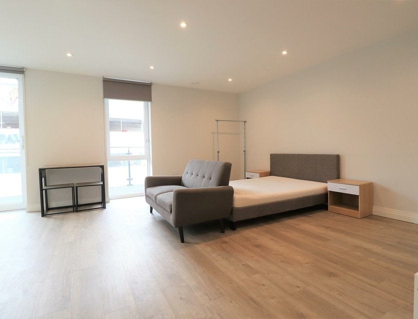 Flat Harefield Road in Greater London