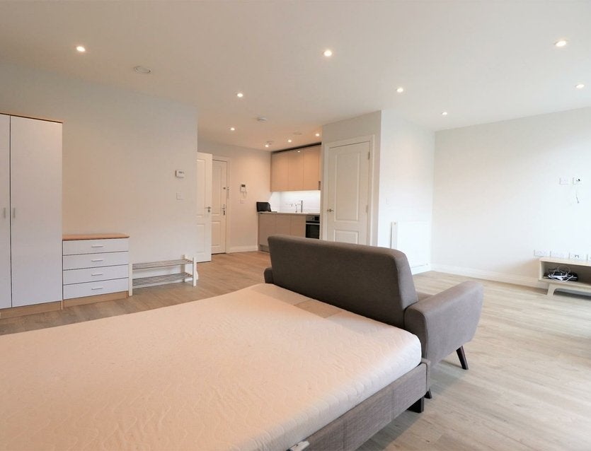 Flat Harefield Road in Greater London