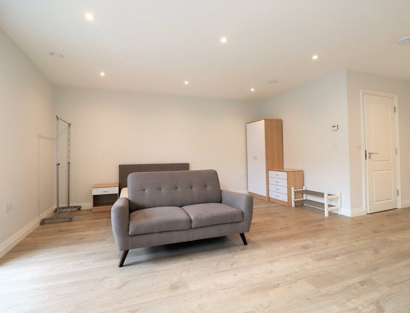 Flat Harefield Road in Greater London