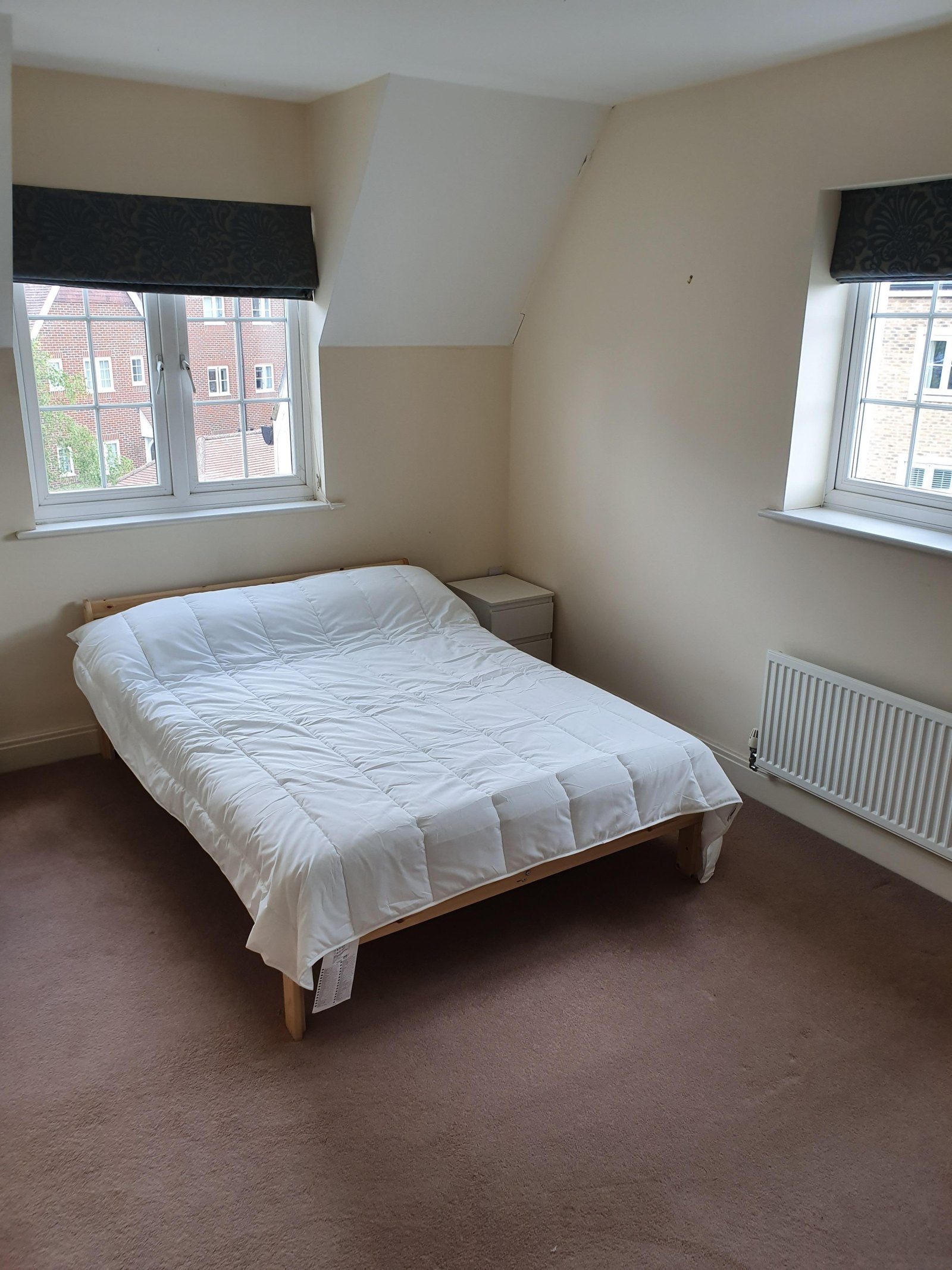 Room Warren Close in Waverley