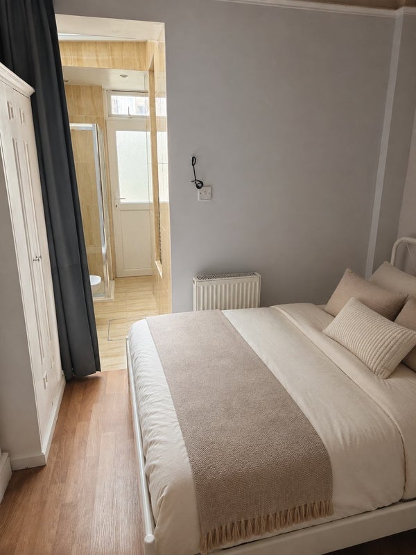 Room Halstow Road in Greater London