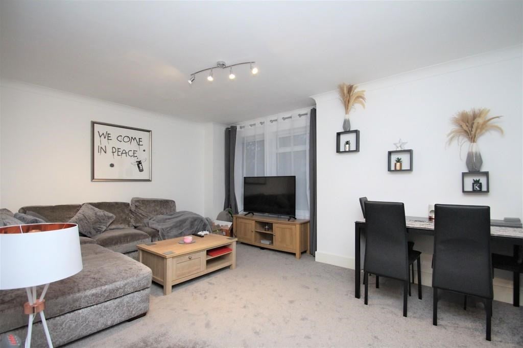 Flat Goring Road in Worthing