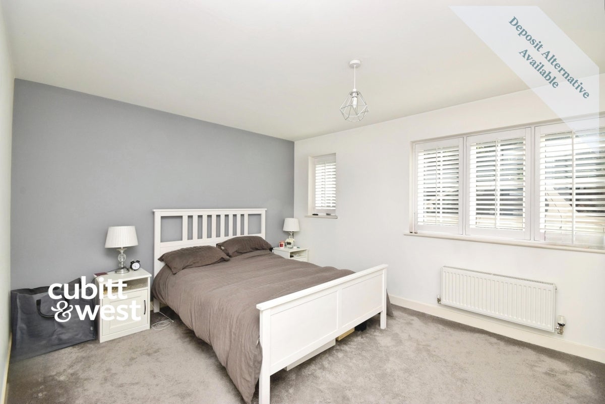 Flat Connersville Way in Greater London