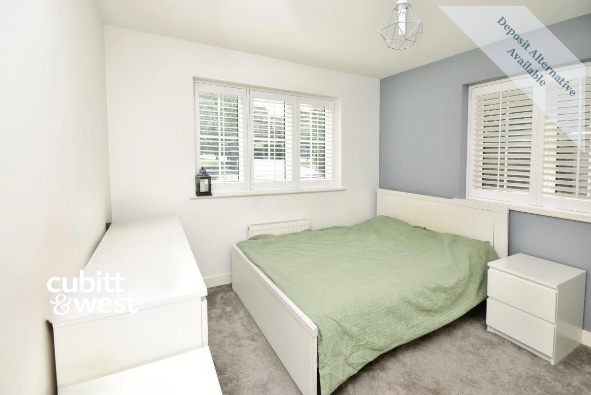 Flat Connersville Way in Greater London