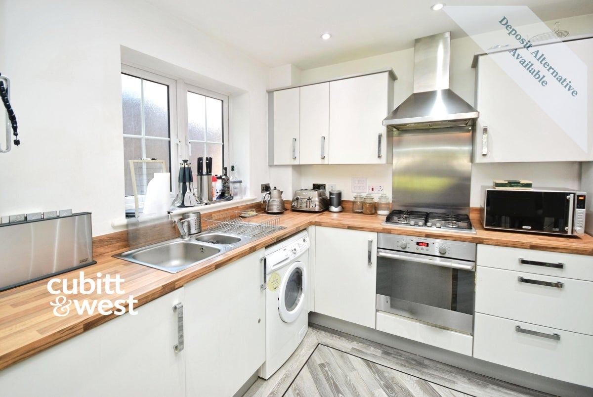 Flat Connersville Way in Greater London