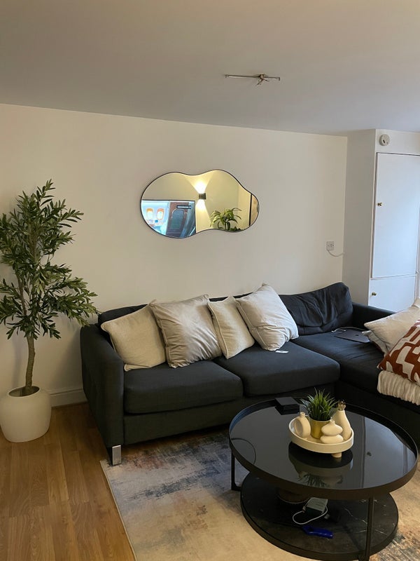 Flat Millbrook Road in Greater London