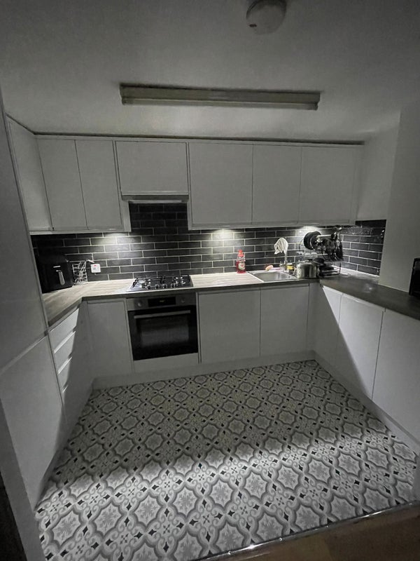 Flat Millbrook Road in Greater London