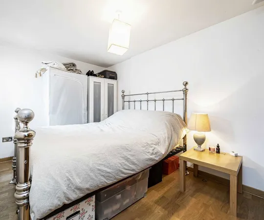 Room High Street in Greater London