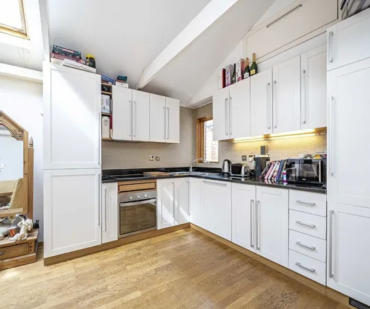 Room High Street in Greater London