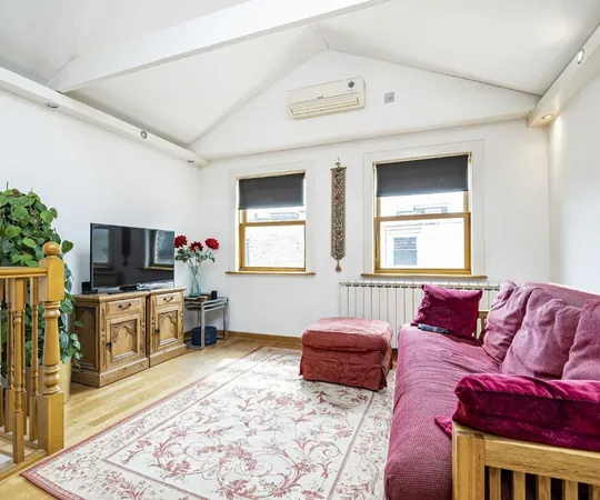 Room High Street in Greater London