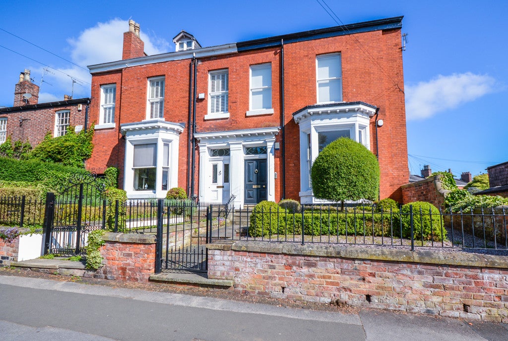 Flat St Johns Road in Trafford