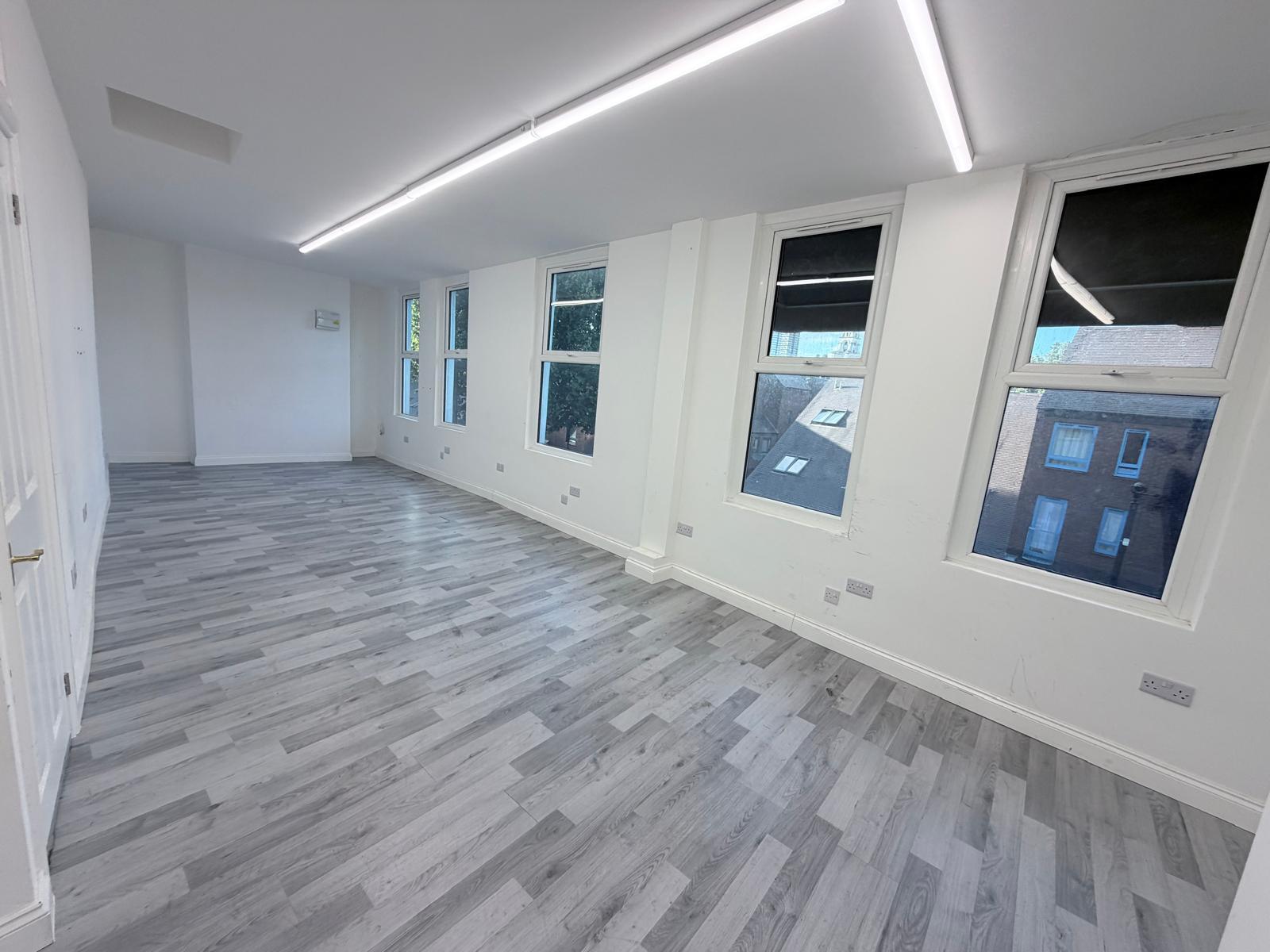 Flat Wentworth Street in Greater London