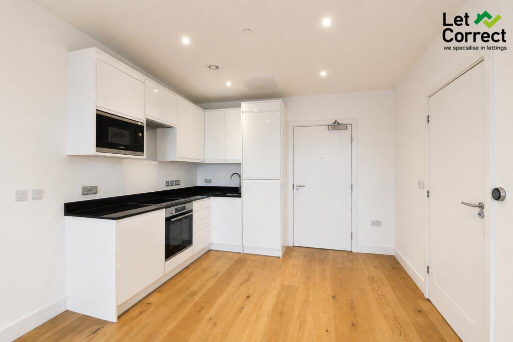 Flat Hazelbank Road in Borough of Runnymede