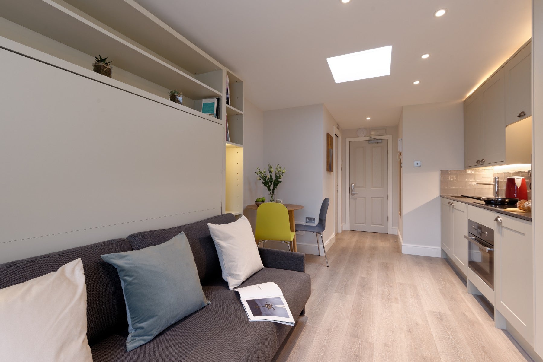 Flat Linden Gardens in Greater London