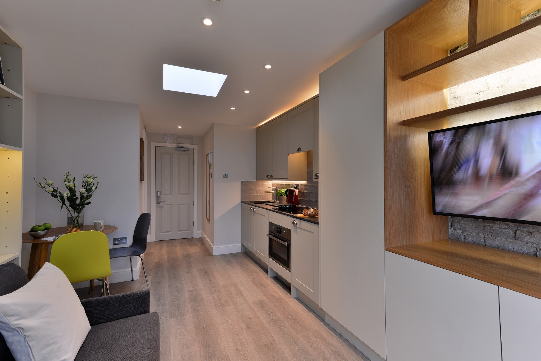 Flat Linden Gardens in Greater London