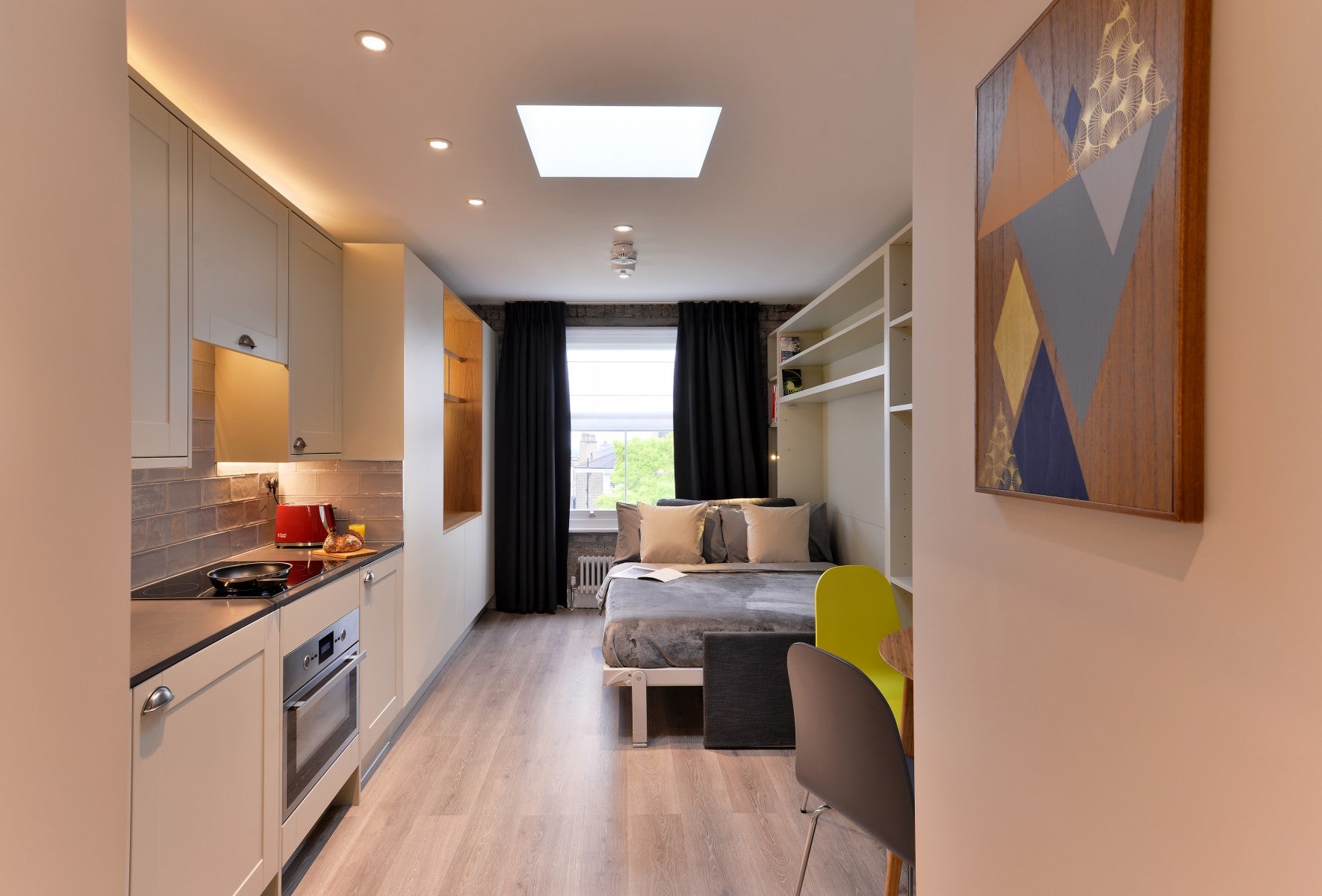 Flat Linden Gardens in Greater London