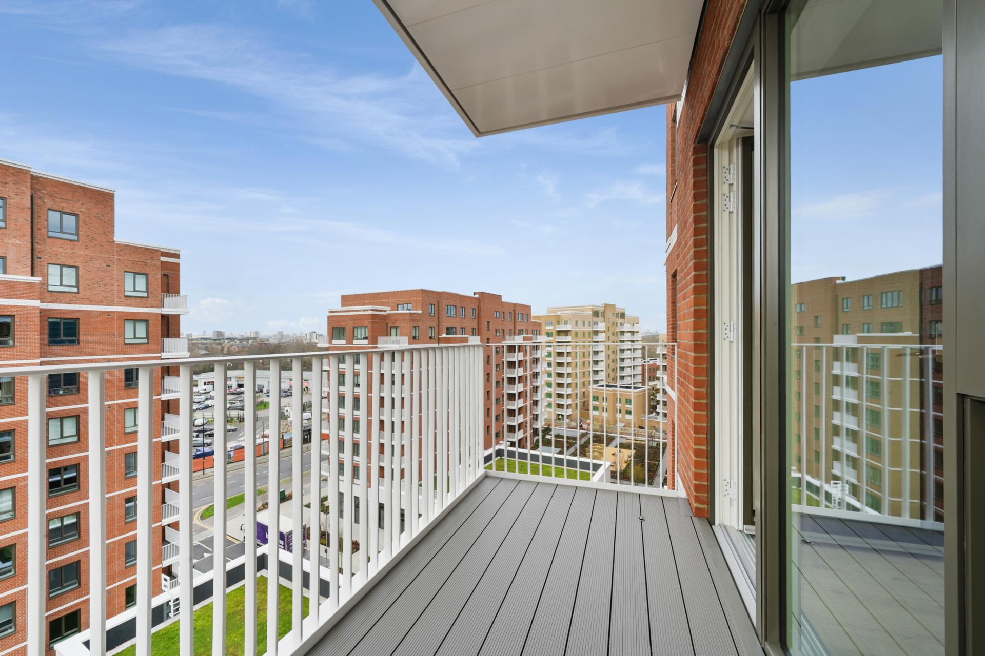Flat Hadden Road in Greater London