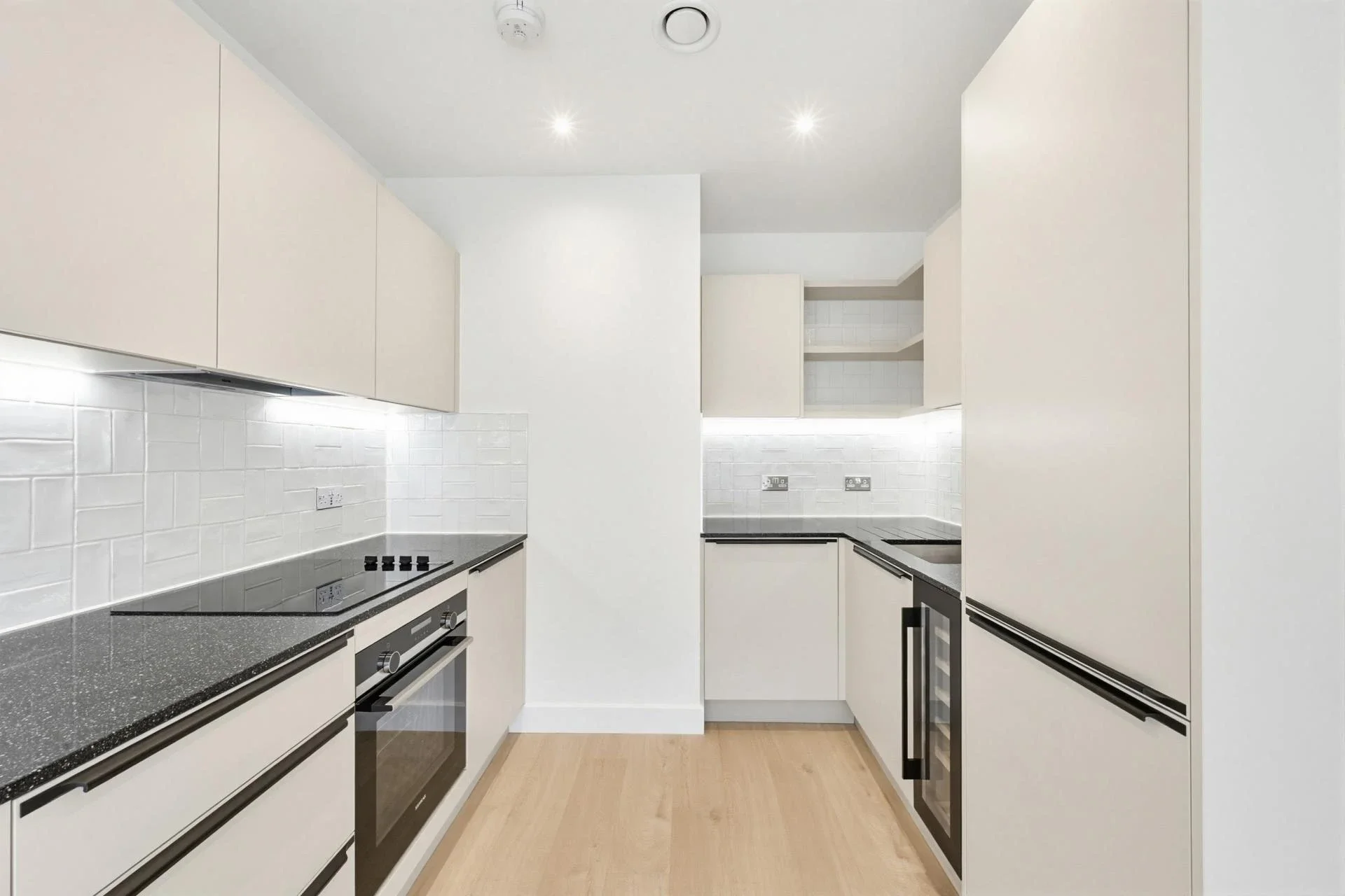 Flat Hadden Road in Greater London