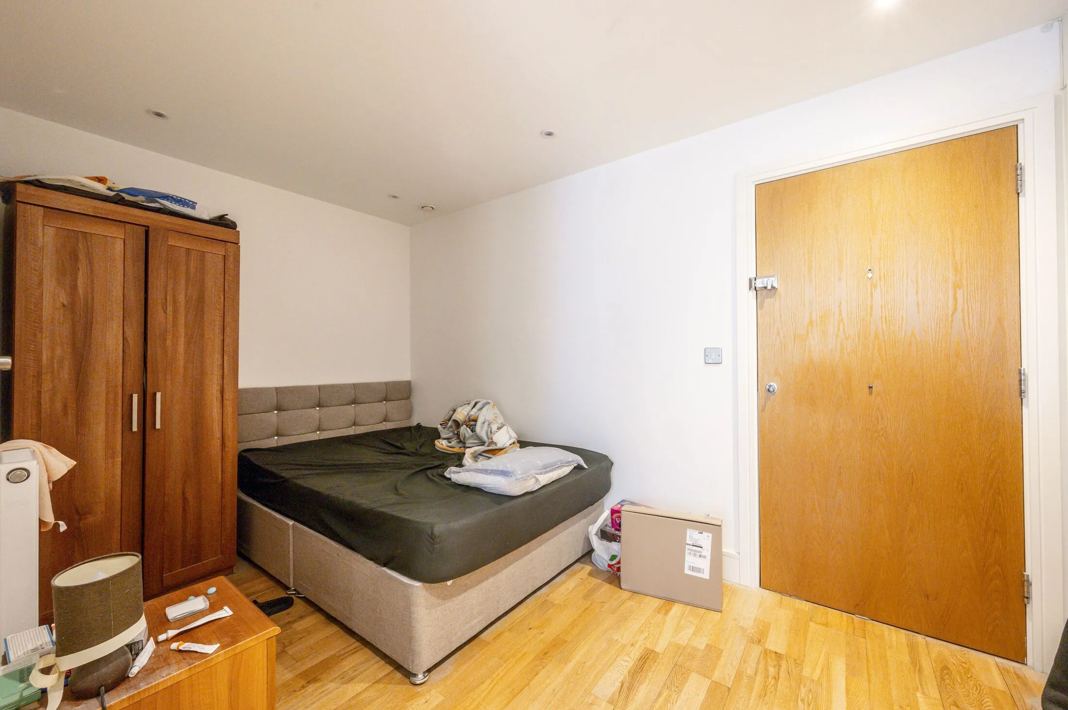 Flat Lanterns Way in Greater London