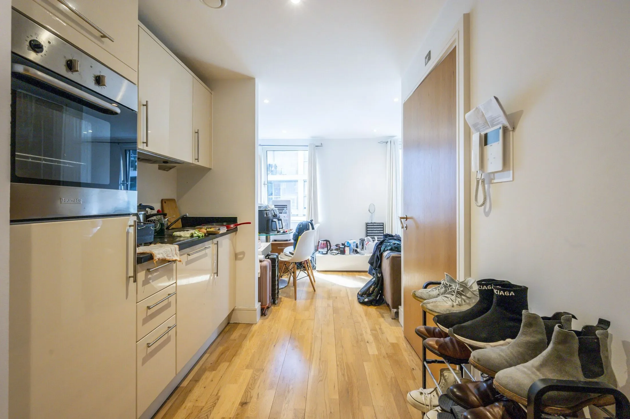 Flat Lanterns Way in Greater London