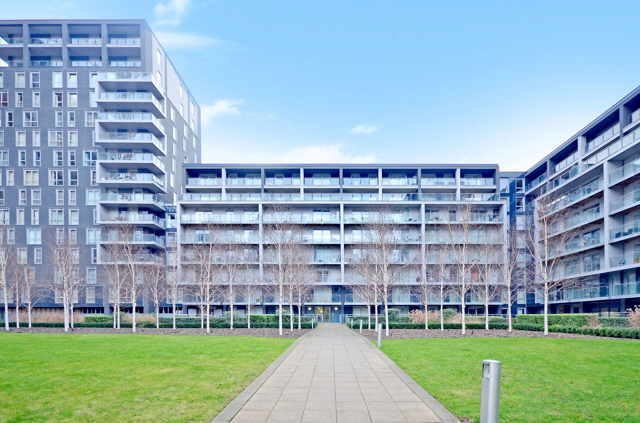 Flat Lanterns Way in Greater London