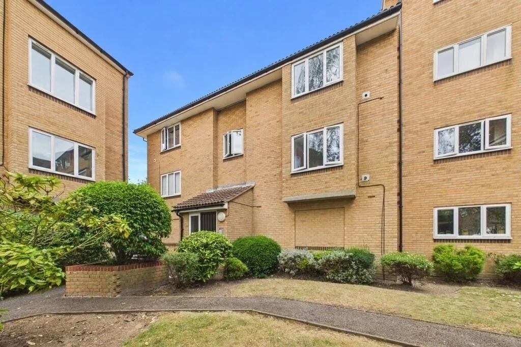 Flat Westmoreland Drive in Greater London