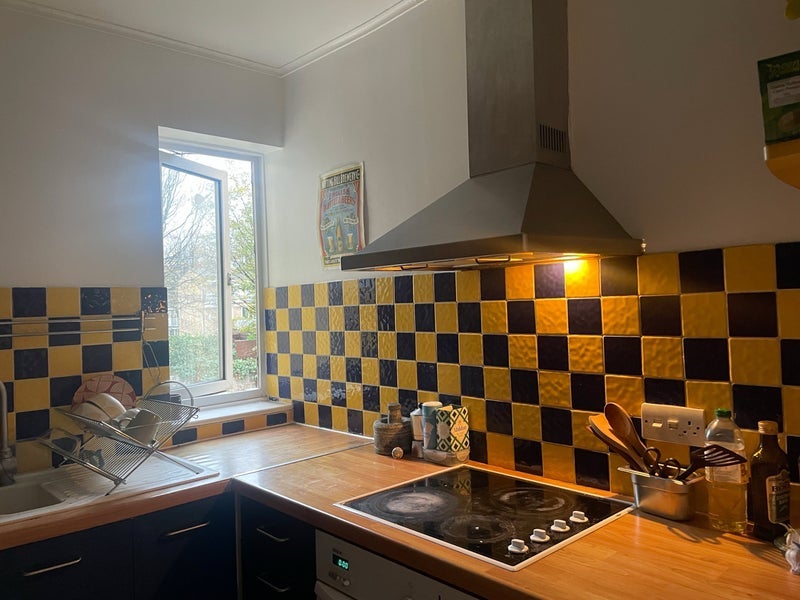 Room Yalding Road in Greater London