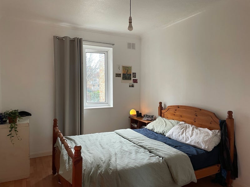Room Yalding Road in Greater London