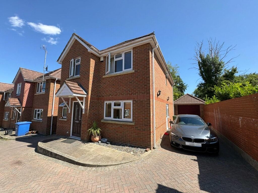 House Church Lane East in Rushmoor