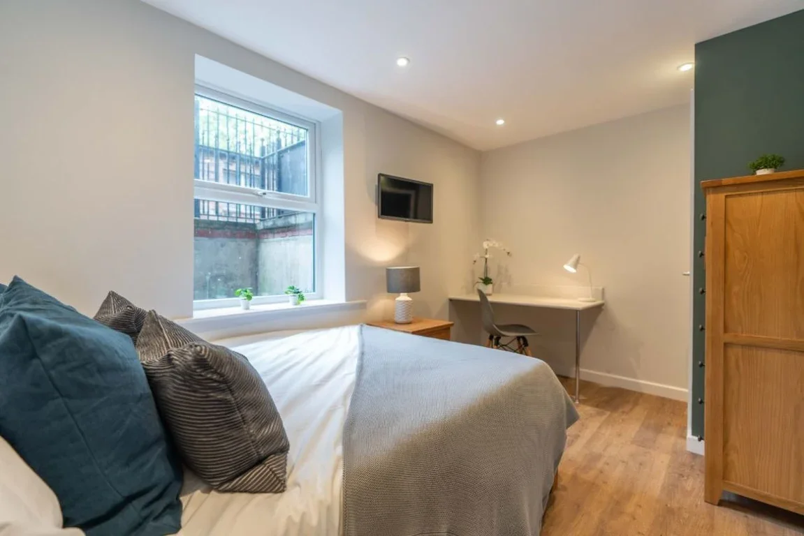 Flat Jesmond Road in Newcastle upon Tyne