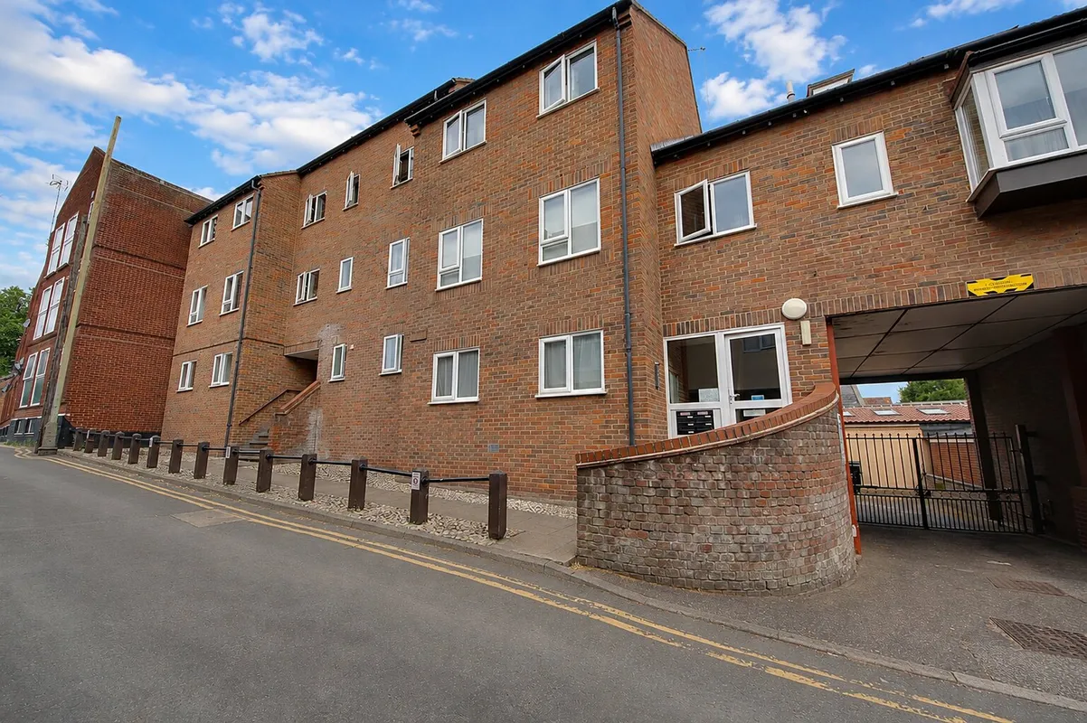 Flat Waggon and Horses Lane in Norwich
