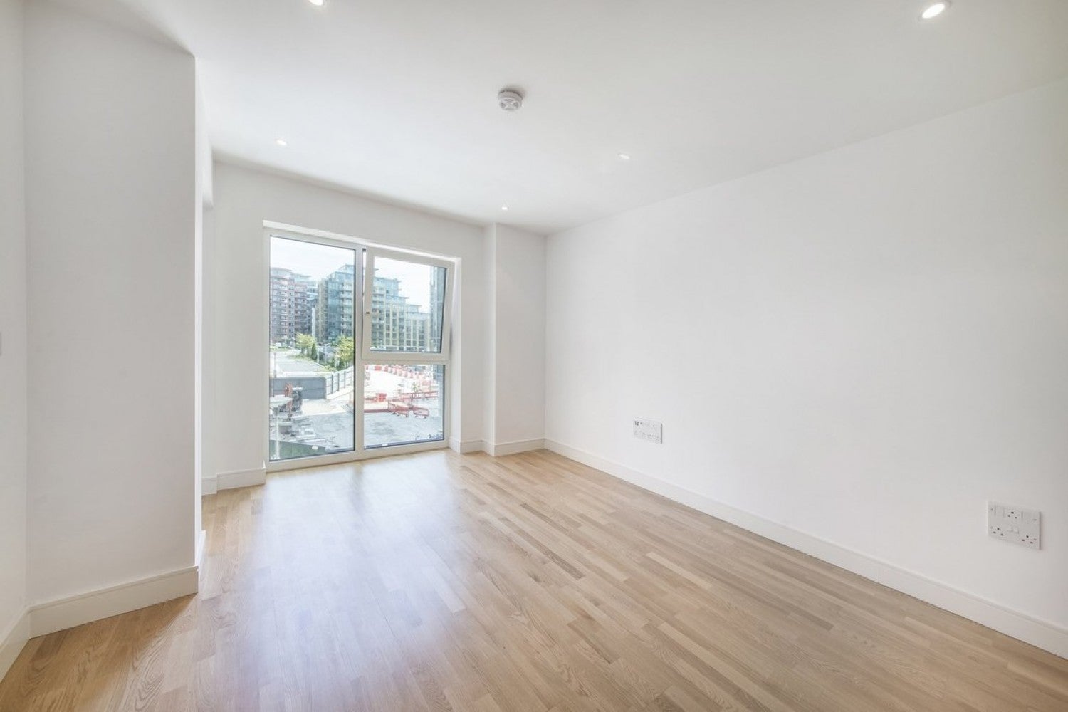 Flat Juniper Drive in Greater London