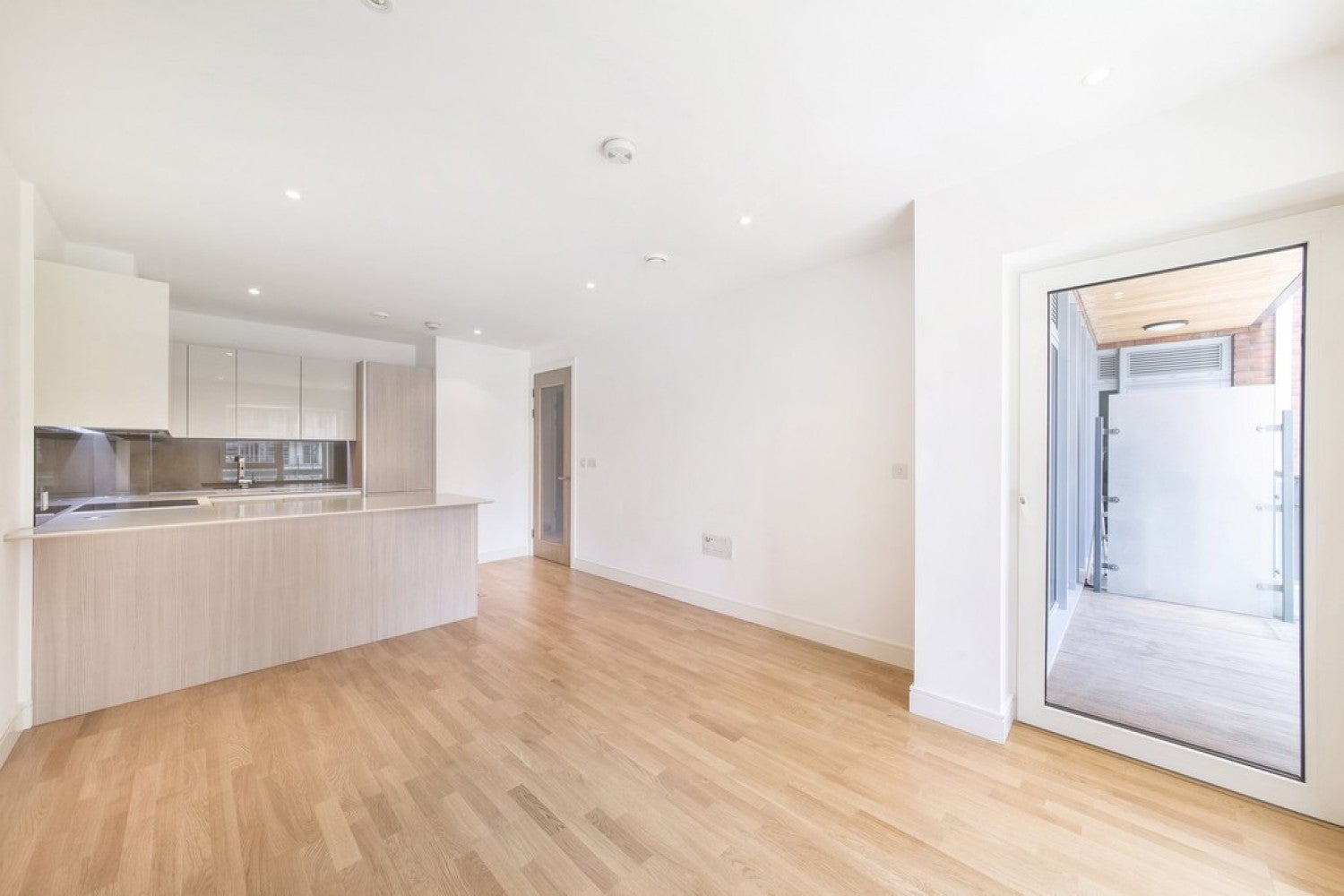 Flat Juniper Drive in Greater London