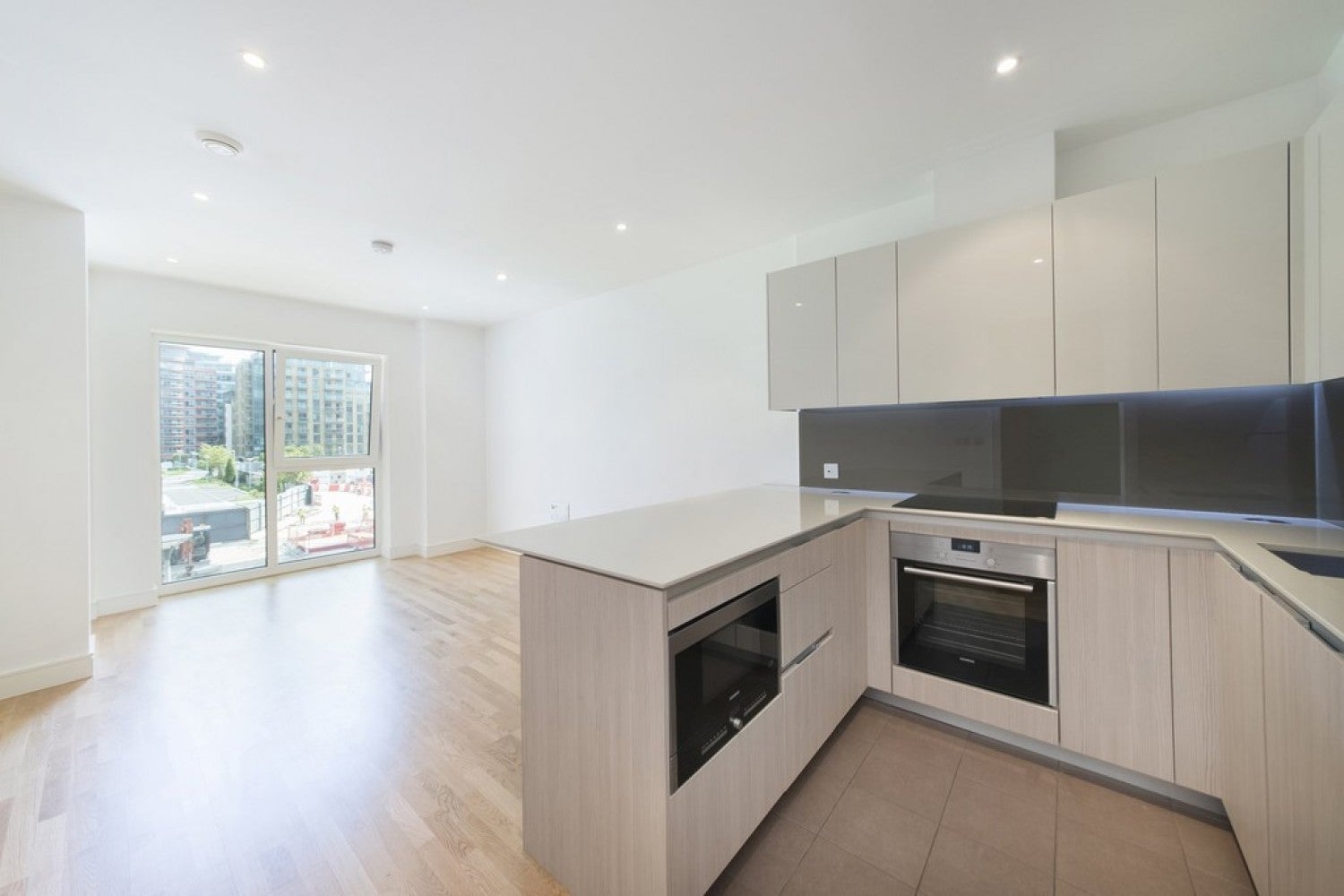Flat Juniper Drive in Greater London