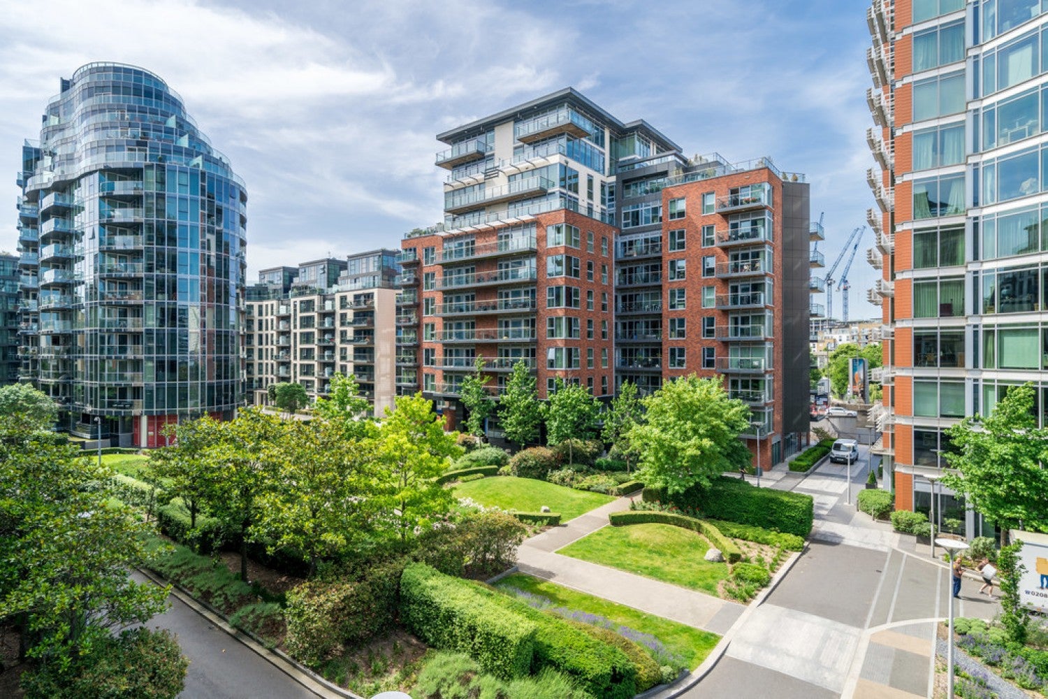 Flat Juniper Drive in Greater London