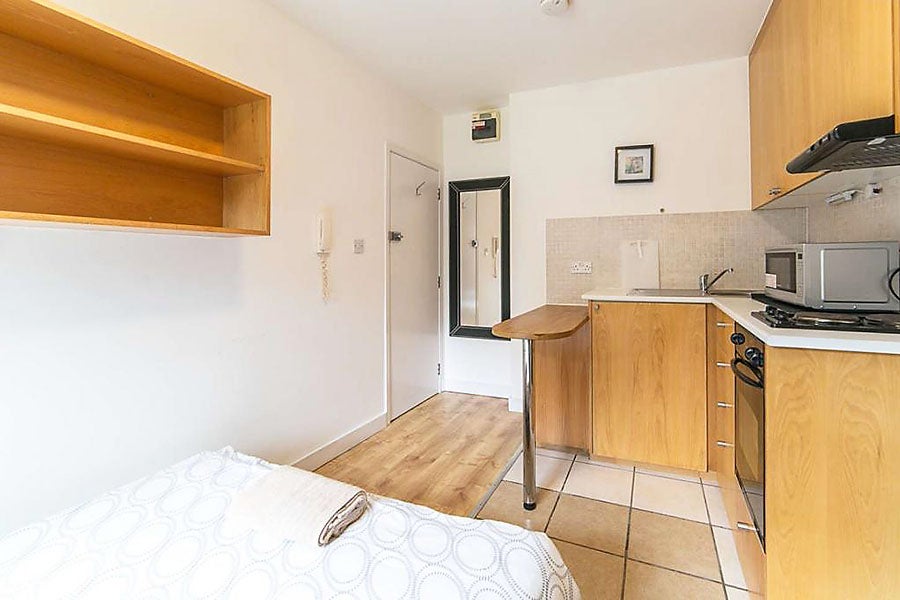 Flat West Cromwell Road in Greater London