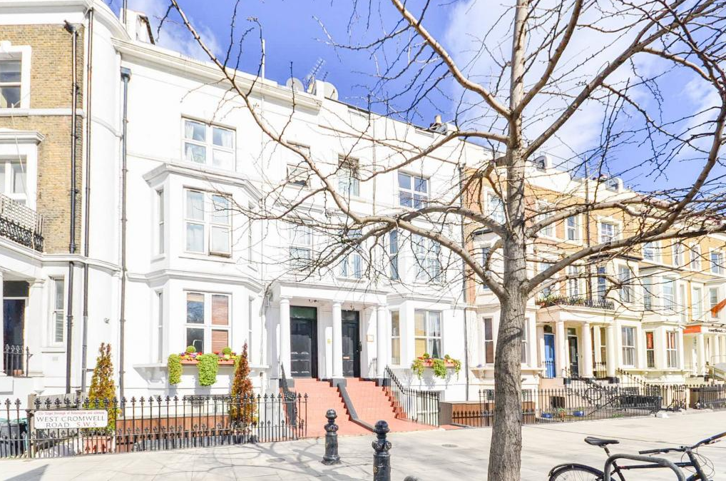 Flat West Cromwell Road in Greater London