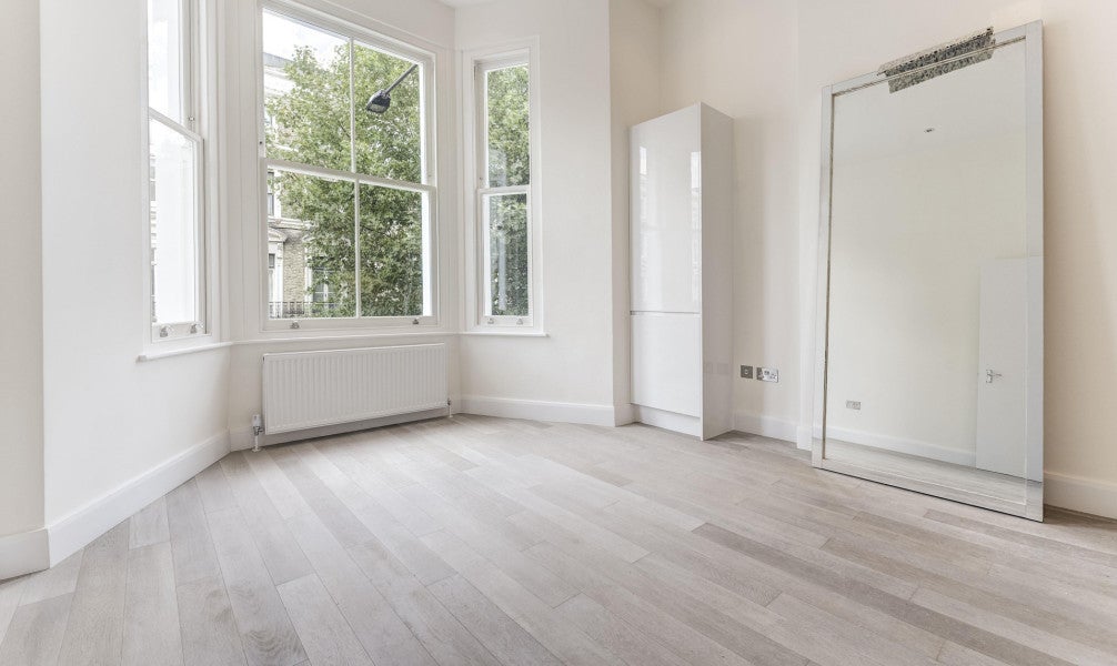 Flat Finborough Road in Greater London