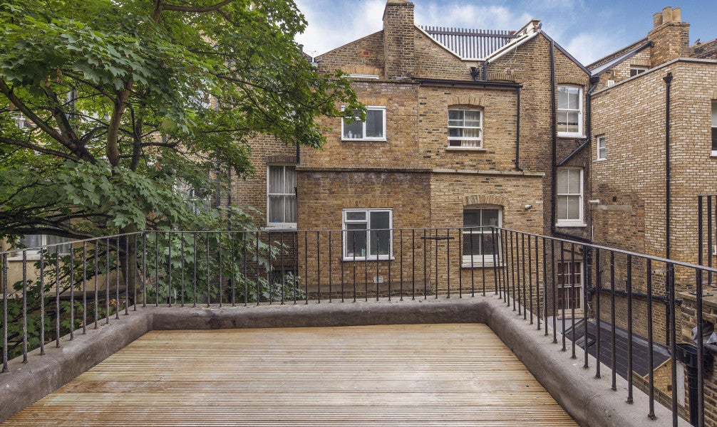 Flat Finborough Road in Greater London