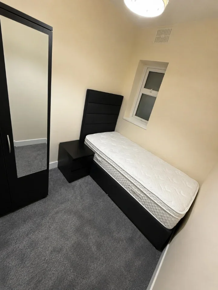 Room Adelaide Gardens in Greater London