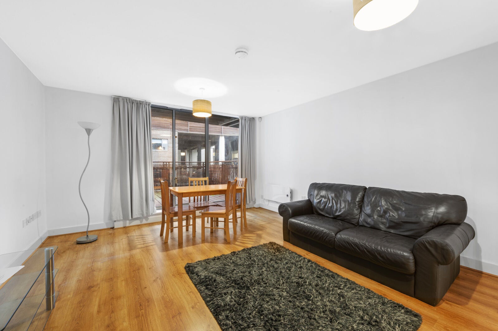Flat Kent Road in Greater London