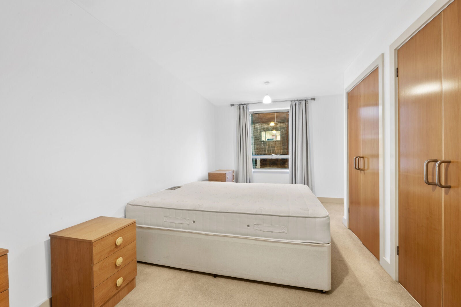 Flat Kent Road in Greater London