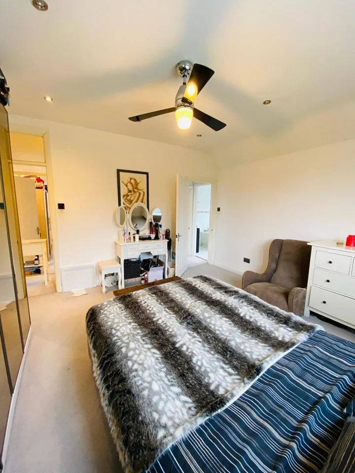 House Barnet Way in Greater London