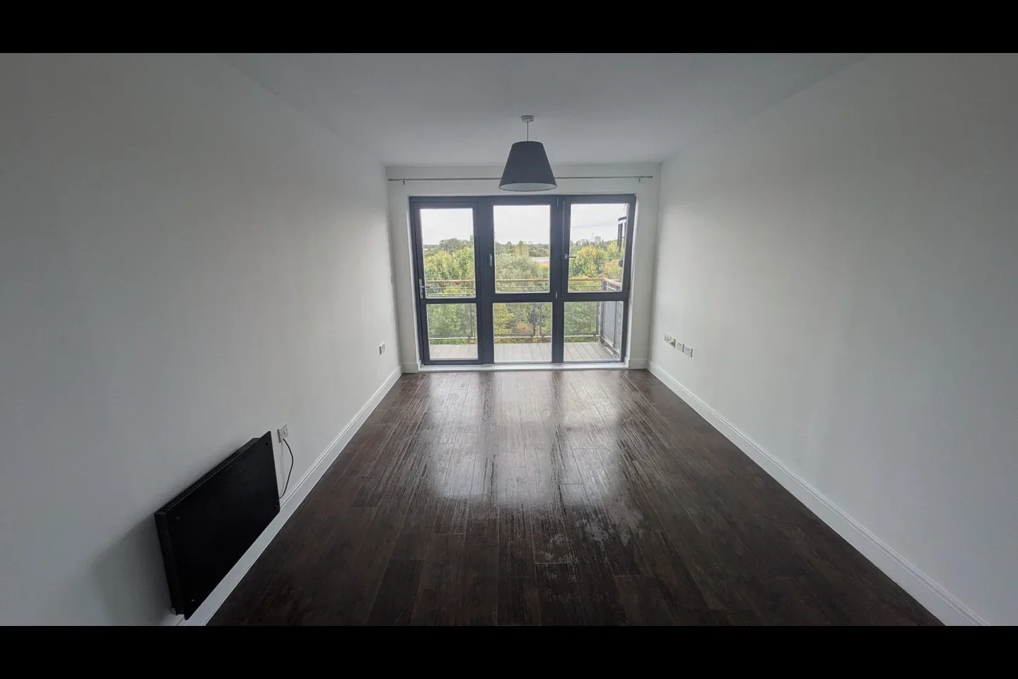 Flat Morris Court in Greater London