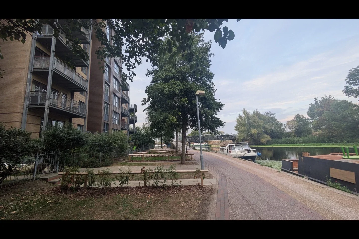 Flat Morris Court in Greater London