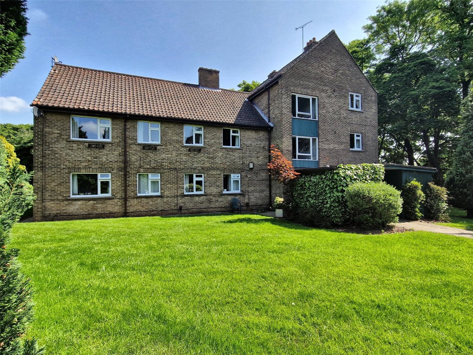 Flat Newton Court in Leeds