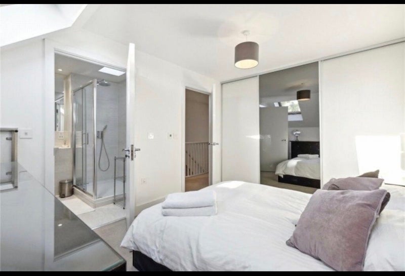 Room Vinery Way in Greater London