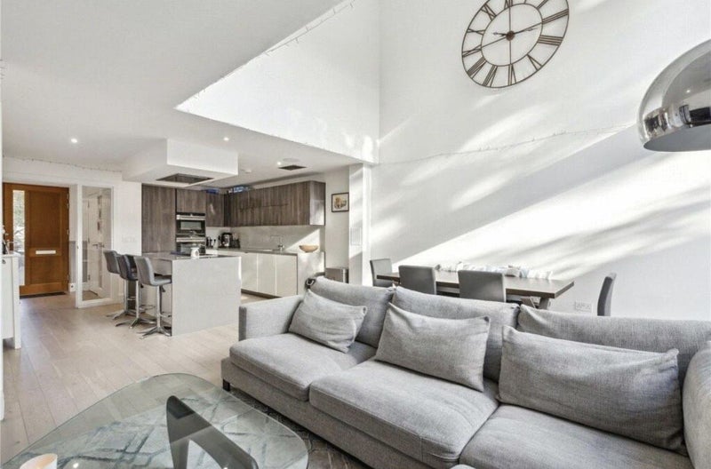 Room Vinery Way in Greater London